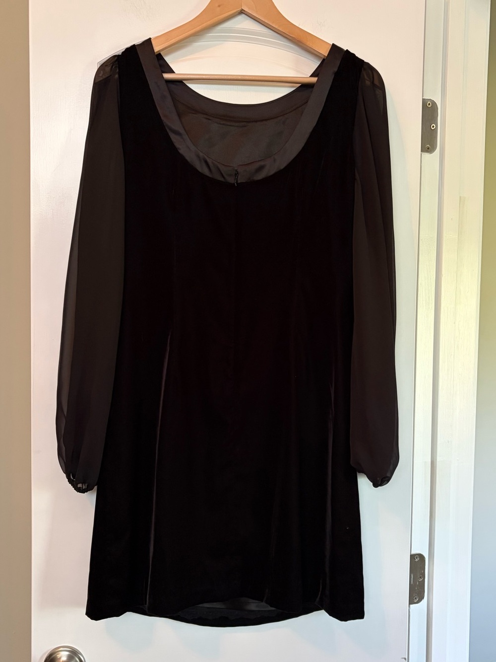 White House Black Market Black Long-Sleeve Sheer-Sleeve Shift Dress - Picture 4 of 8